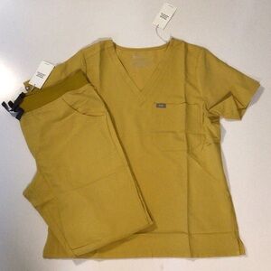 Figs women’s L Gold scrub